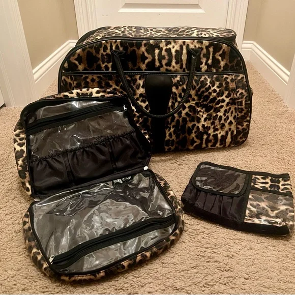 Stunning Leopard Luggage set, wheeled weekender bag, with 2 makeup bags, - Picture 8 of 8